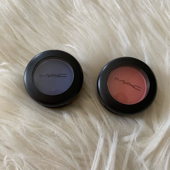 MAC 2ps Eyeshadow in “Haunting” and “Perky” - Picture 2 of 3